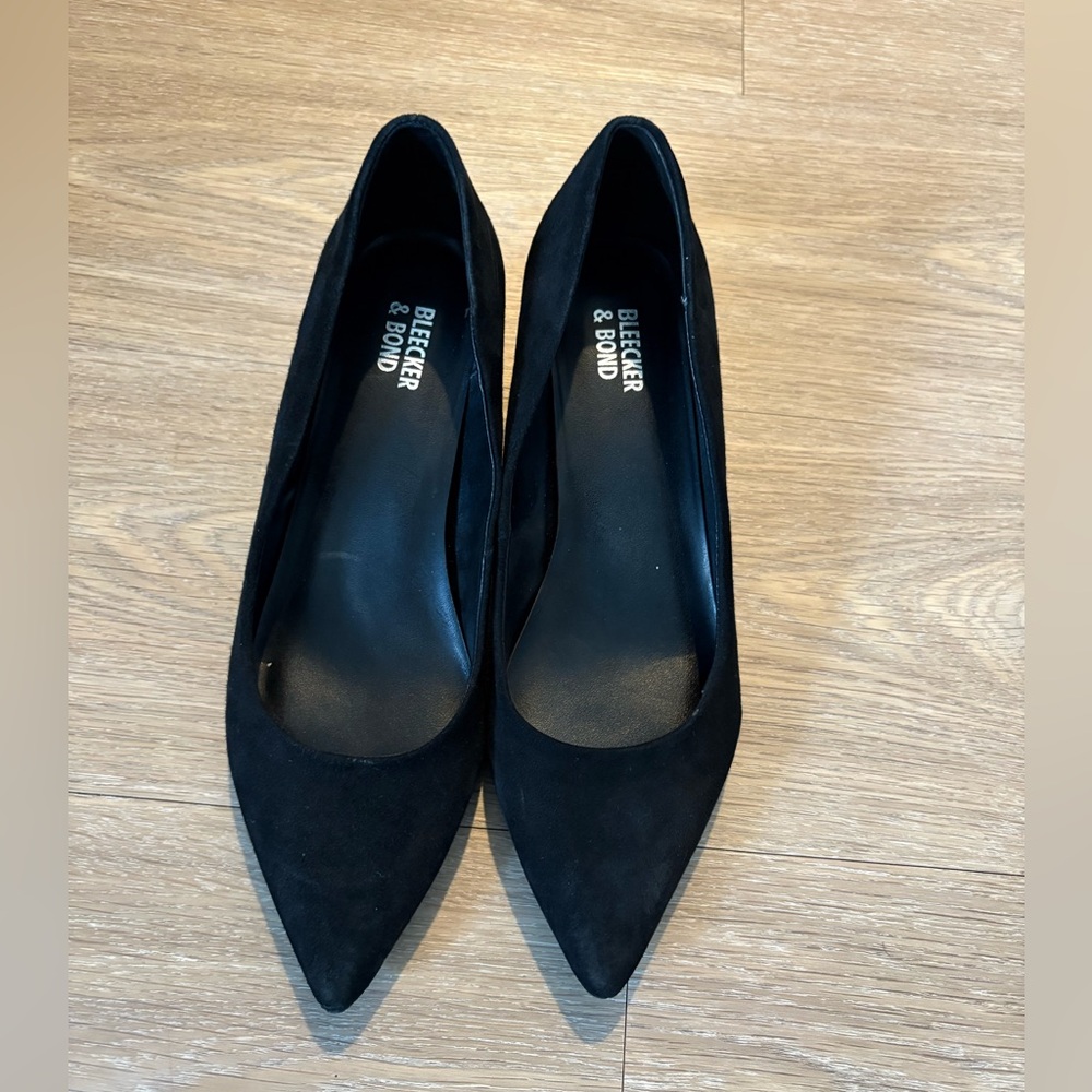 Women's Black Suede Pumps